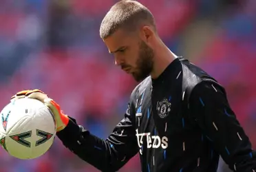 Manchester United former keeper might be ready to change his future team.
