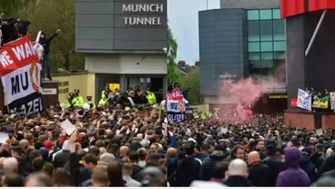 Fans of Manchester United.