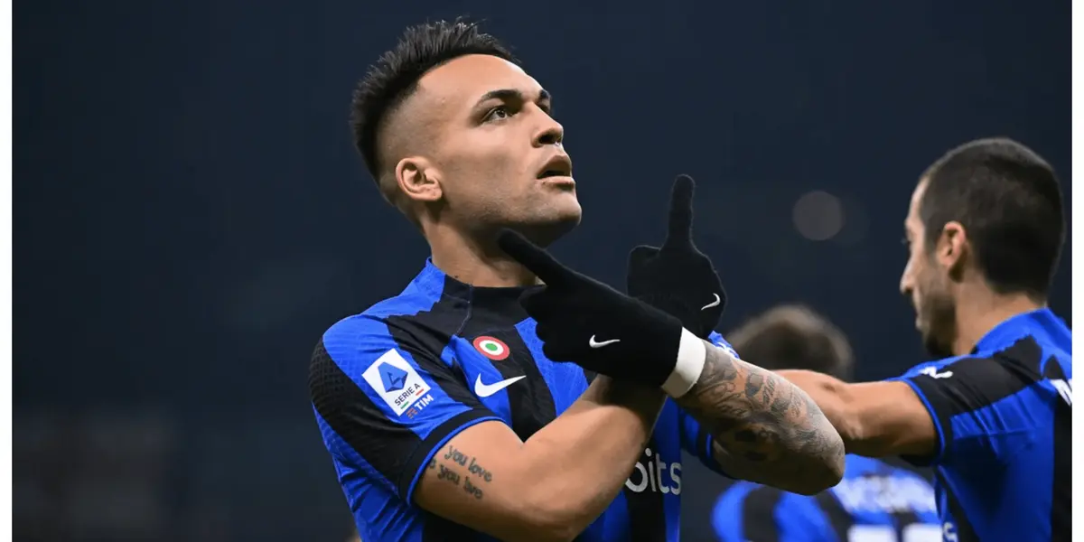 Manchester United could be looking to bring the Argentinian striker to the team.