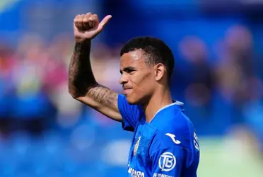 Manchester United office has considered this new idea on the future of the striker.