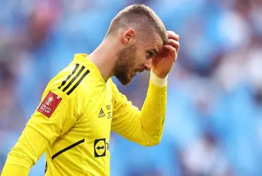 Manchester United are still holding David de Gea in the team for a 20 million euros reason that has surprised the fans.