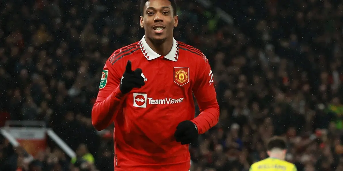 Manchester United could have a problem to sign a new striker that could keep Martial as the main option.