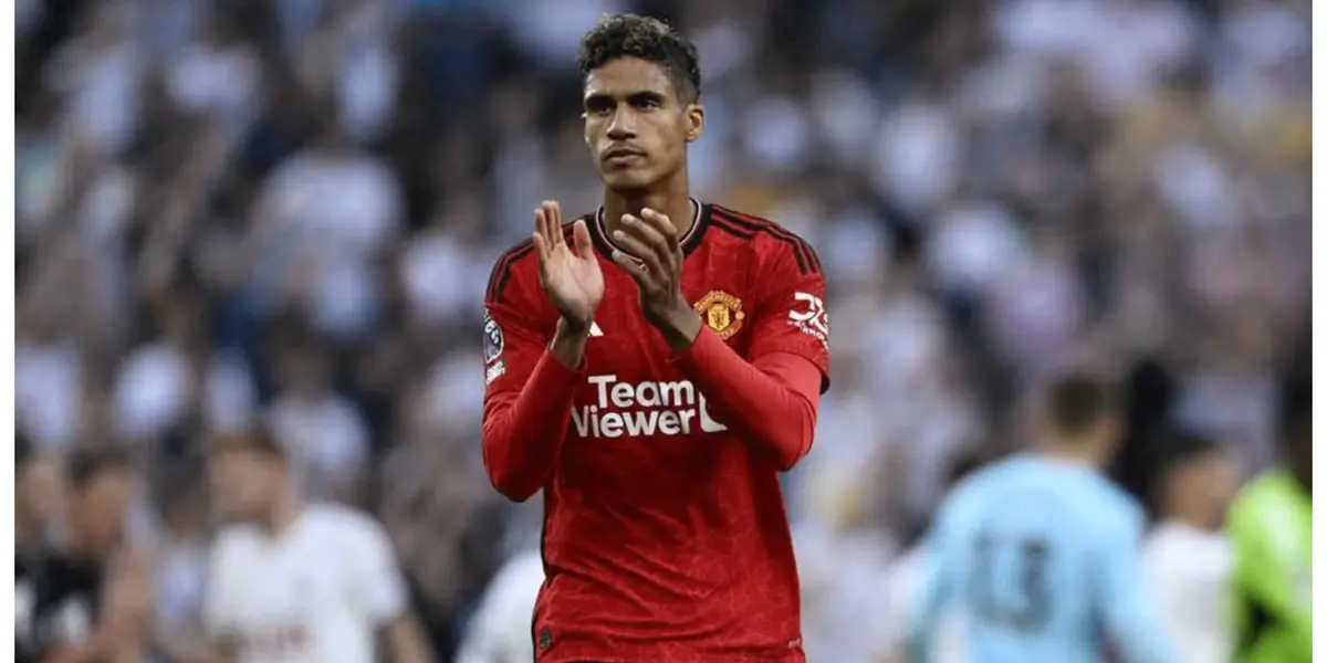 Manchester United might be looking to keep Raphael Varane in the squad.