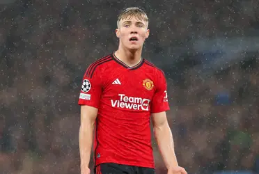 Manchester United young striker needs some more time to adapt to the team.