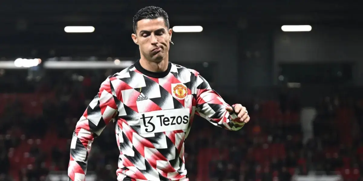 Red Devils legend lashes out at Dutch trainer who says he respects Cristiano