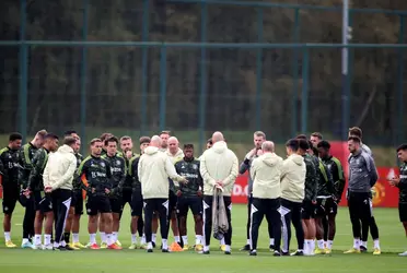 The last Manchester United training before the Champions League confirms several things from the squad.