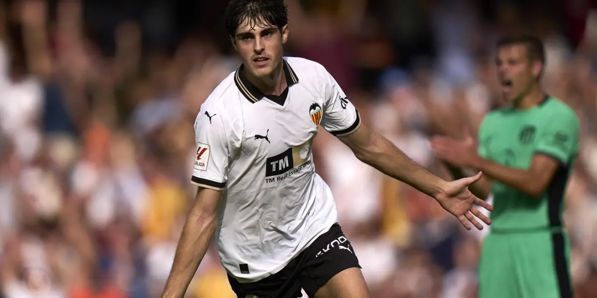 The scouts of the English team have gone to Mestalla several times to see the Valencian.