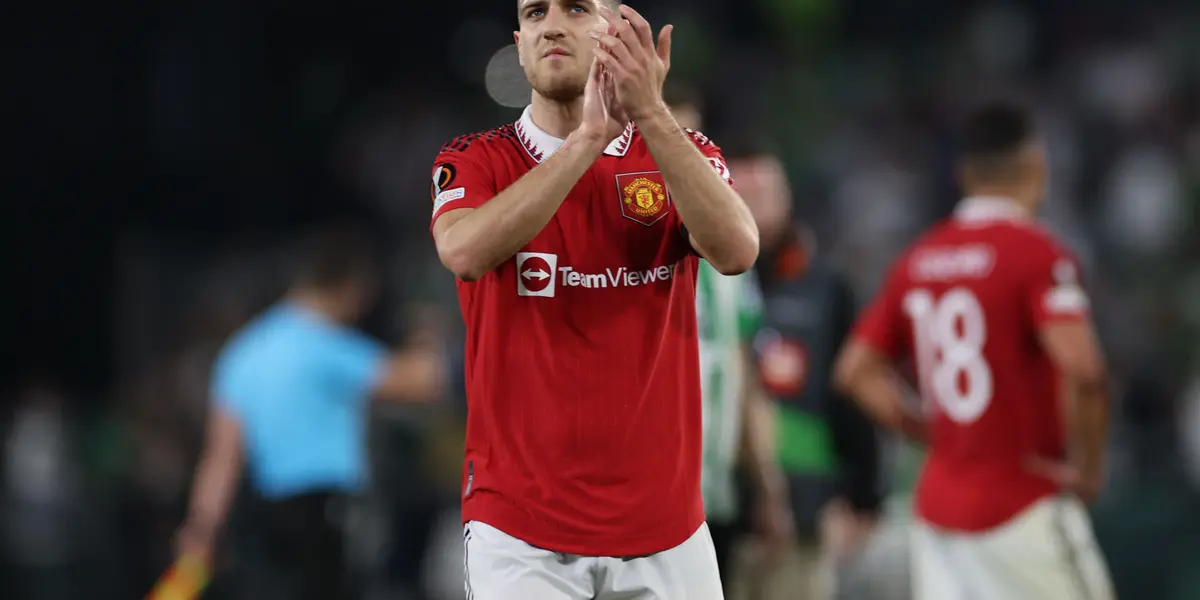 The team is currently working to renew Diogo Dalot, but in case he does not sign there is already an option.